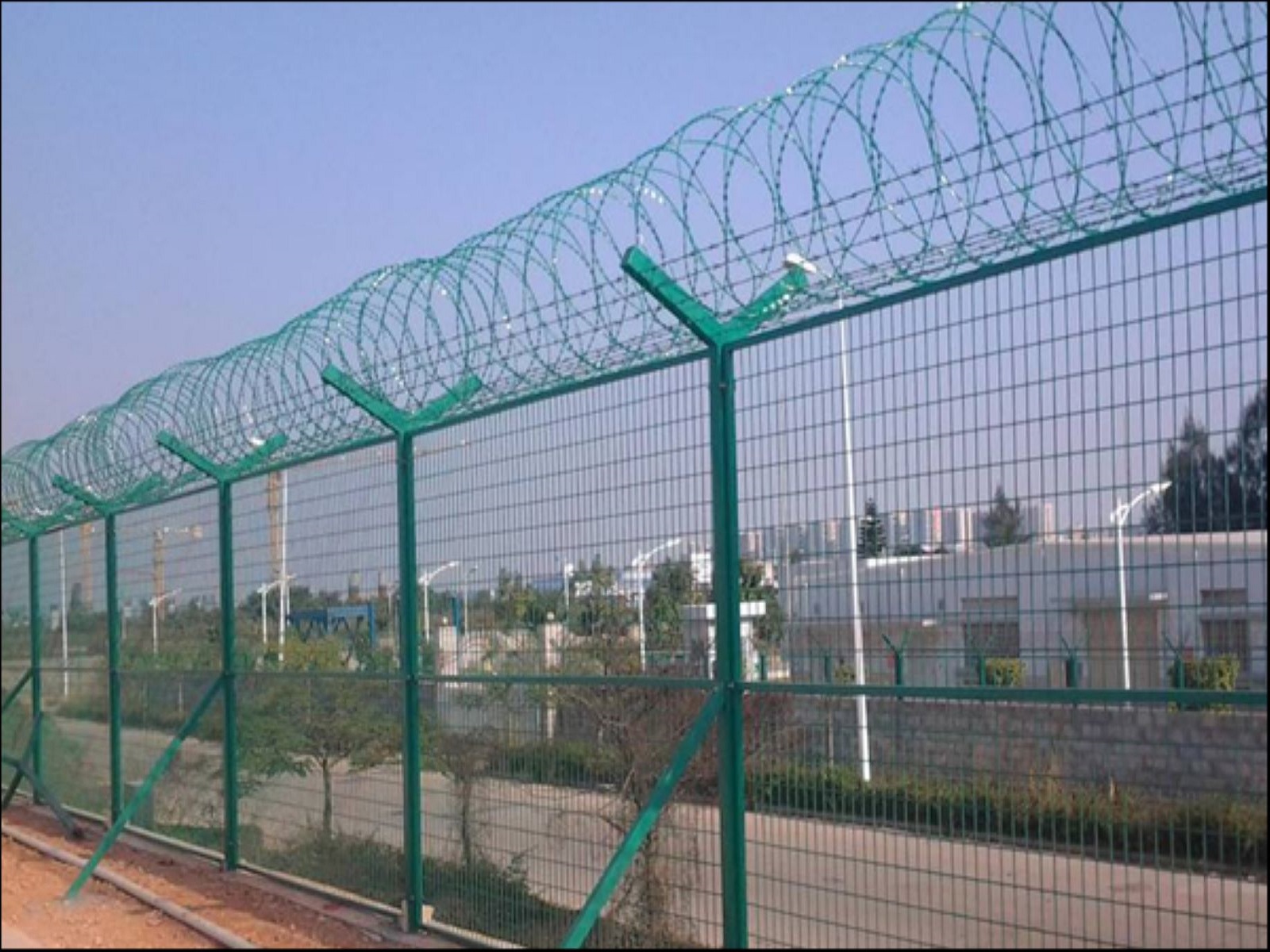 y-arm-bto22-concertina-wire